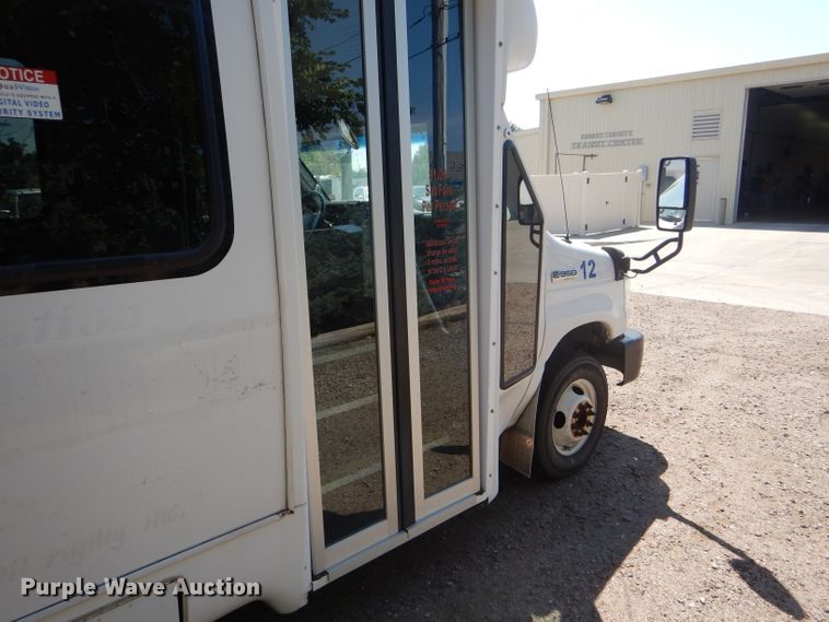 image for item GH9593 2009 Ford E350 Super Duty shuttle bus
