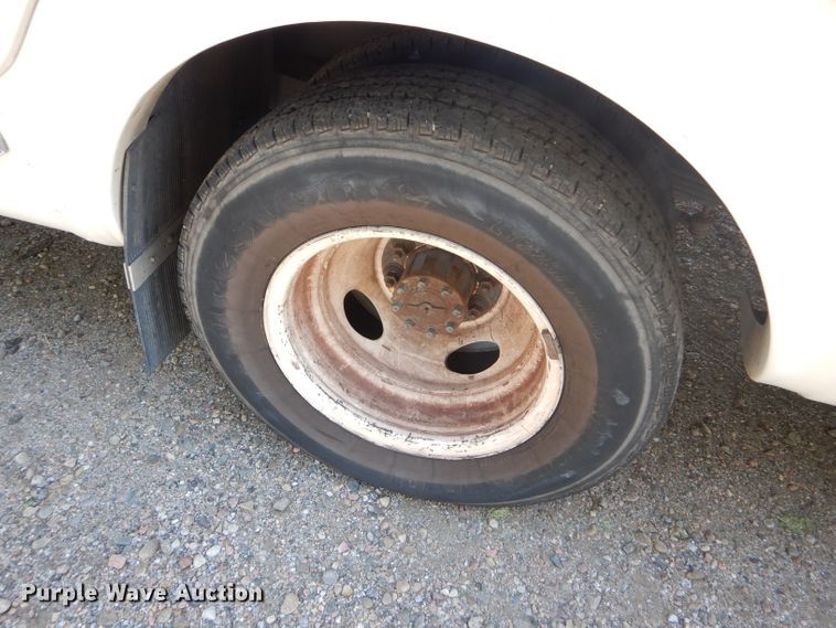 image for item GH9593 2009 Ford E350 Super Duty shuttle bus