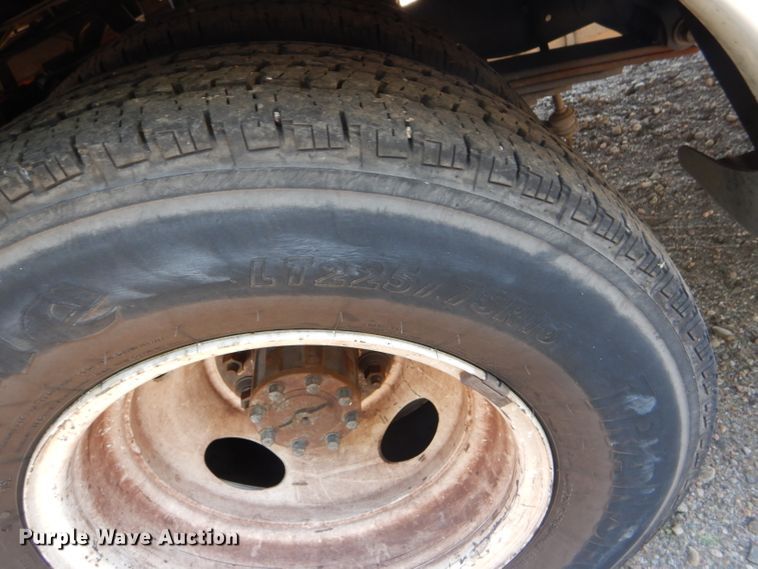 image for item GH9593 2009 Ford E350 Super Duty shuttle bus