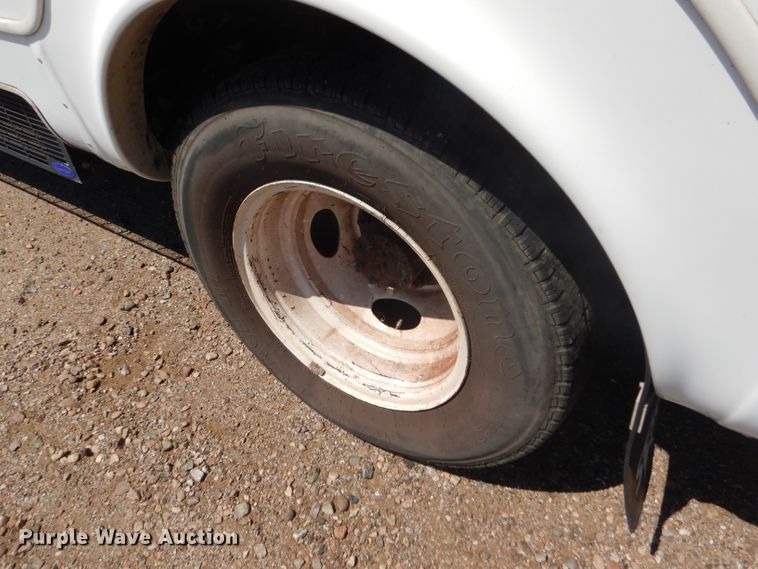 image for item GH9593 2009 Ford E350 Super Duty shuttle bus