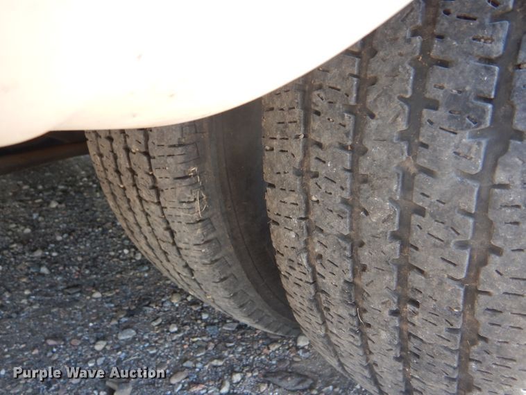 image for item GH9593 2009 Ford E350 Super Duty shuttle bus