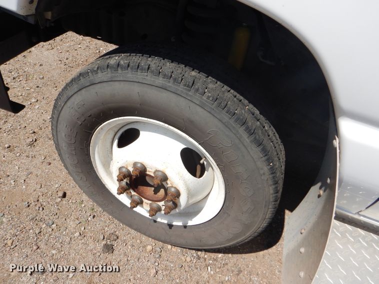 image for item GH9593 2009 Ford E350 Super Duty shuttle bus