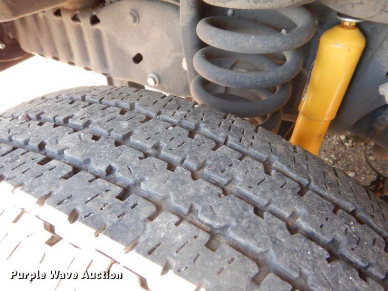 image for item GH9593 2009 Ford E350 Super Duty shuttle bus