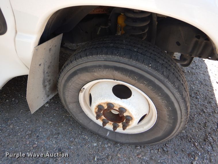 image for item GH9593 2009 Ford E350 Super Duty shuttle bus