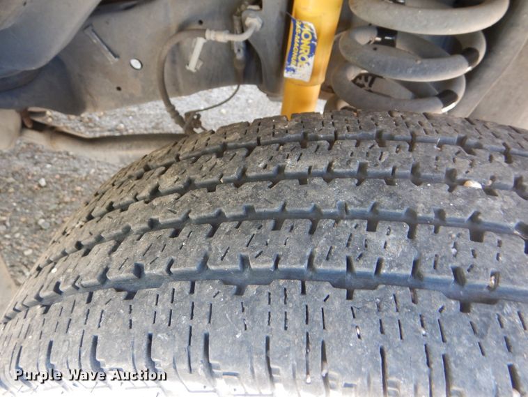 image for item GH9593 2009 Ford E350 Super Duty shuttle bus