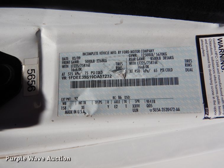 image for item GH9593 2009 Ford E350 Super Duty shuttle bus