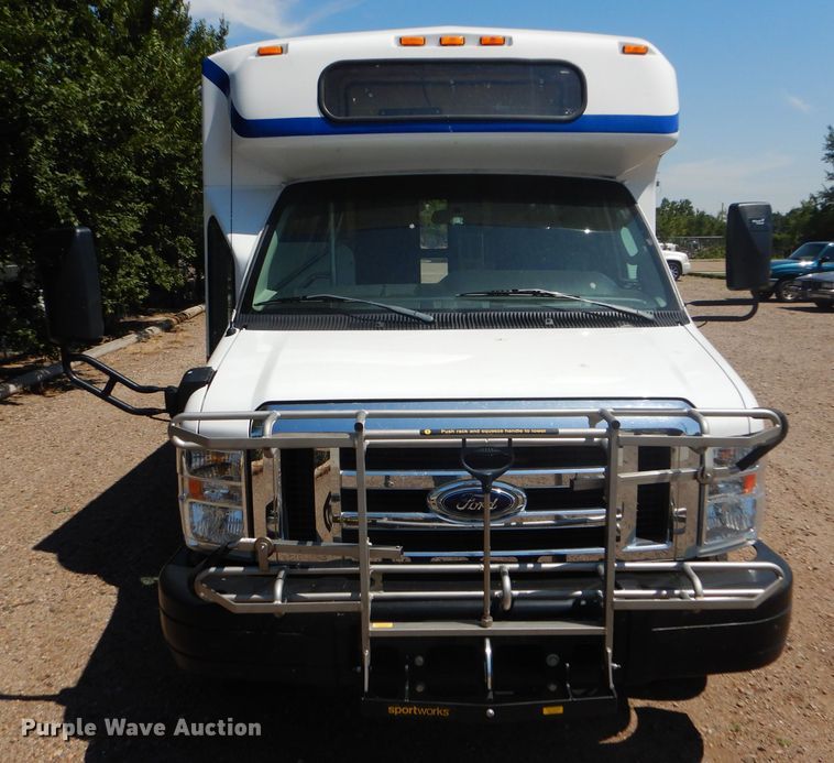 image for item GH9594 2010 Ford Econoline E450 Super Duty Eldorado shuttle bus