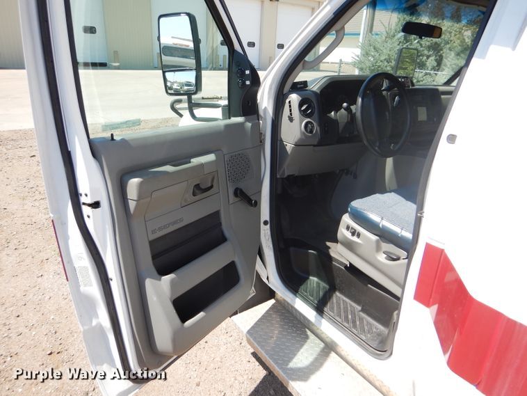 image for item GH9594 2010 Ford Econoline E450 Super Duty Eldorado shuttle bus