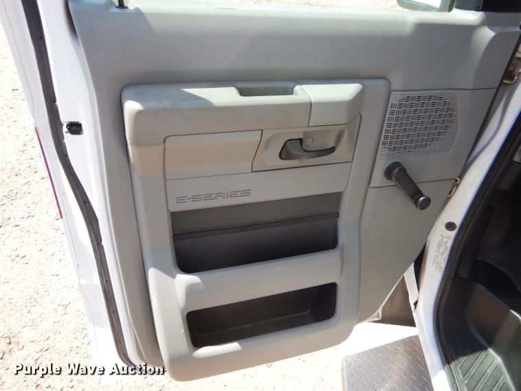 image for item GH9594 2010 Ford Econoline E450 Super Duty Eldorado shuttle bus