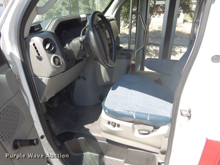 image for item GH9594 2010 Ford Econoline E450 Super Duty Eldorado shuttle bus