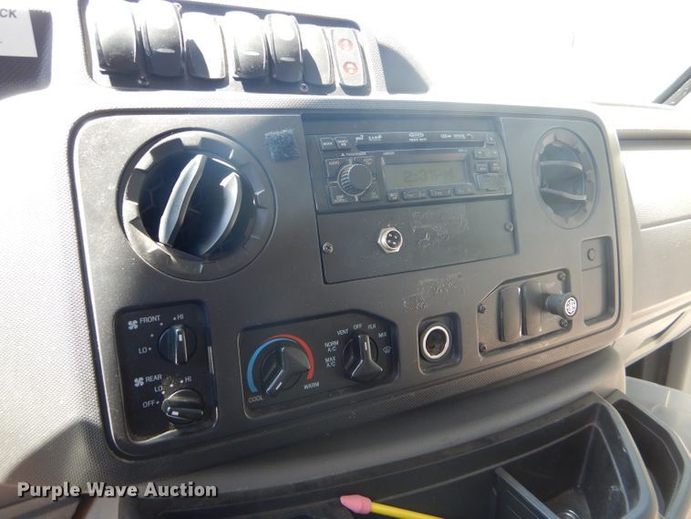 image for item GH9594 2010 Ford Econoline E450 Super Duty Eldorado shuttle bus