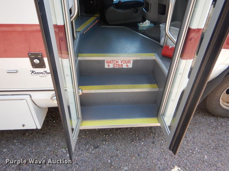 image for item GH9594 2010 Ford Econoline E450 Super Duty Eldorado shuttle bus