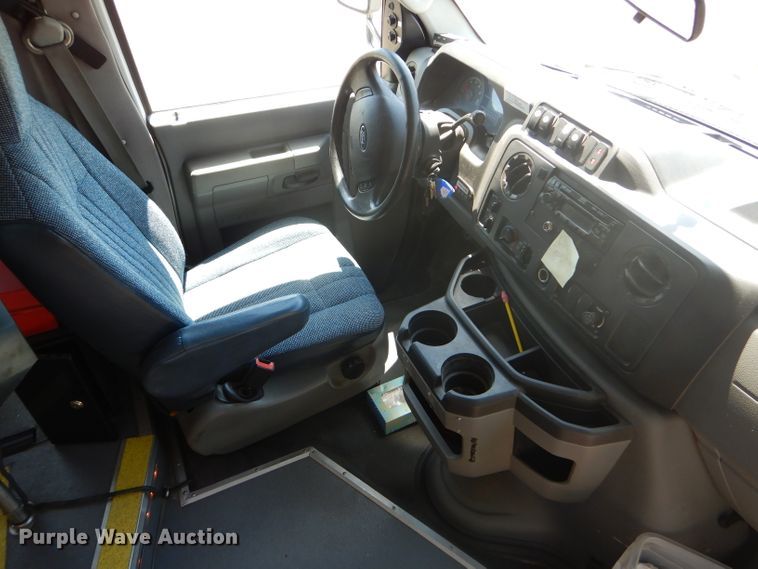 image for item GH9594 2010 Ford Econoline E450 Super Duty Eldorado shuttle bus