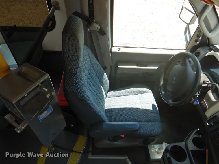 image for item GH9594 2010 Ford Econoline E450 Super Duty Eldorado shuttle bus