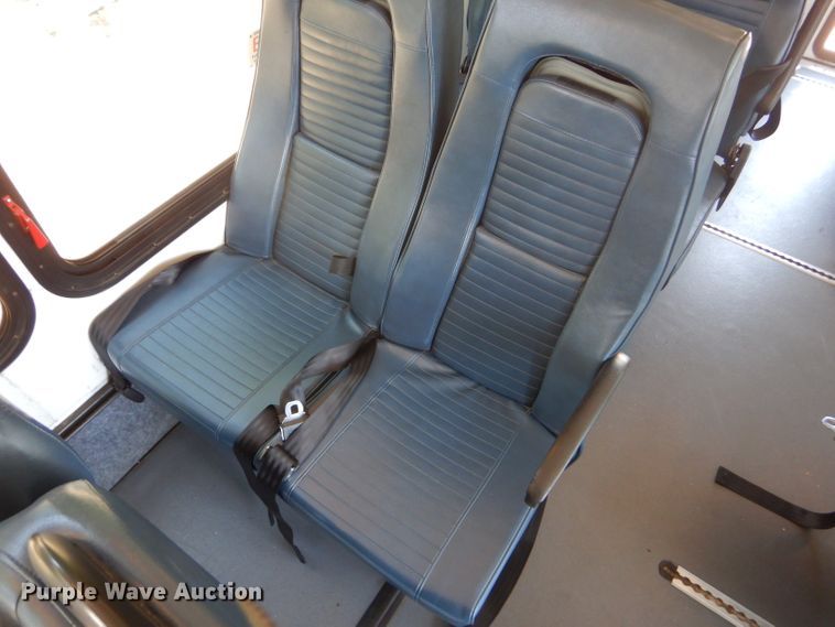 image for item GH9594 2010 Ford Econoline E450 Super Duty Eldorado shuttle bus