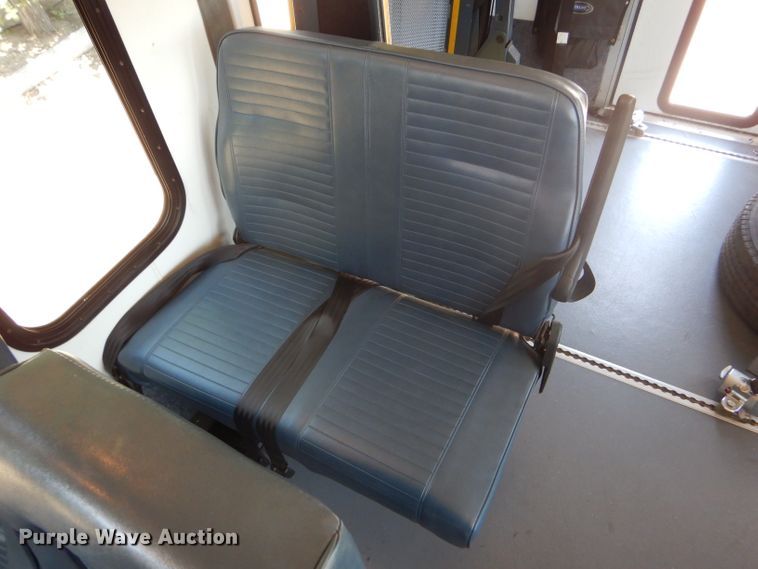 image for item GH9594 2010 Ford Econoline E450 Super Duty Eldorado shuttle bus