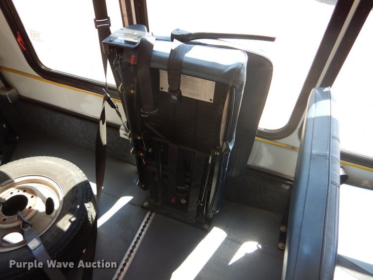 image for item GH9594 2010 Ford Econoline E450 Super Duty Eldorado shuttle bus