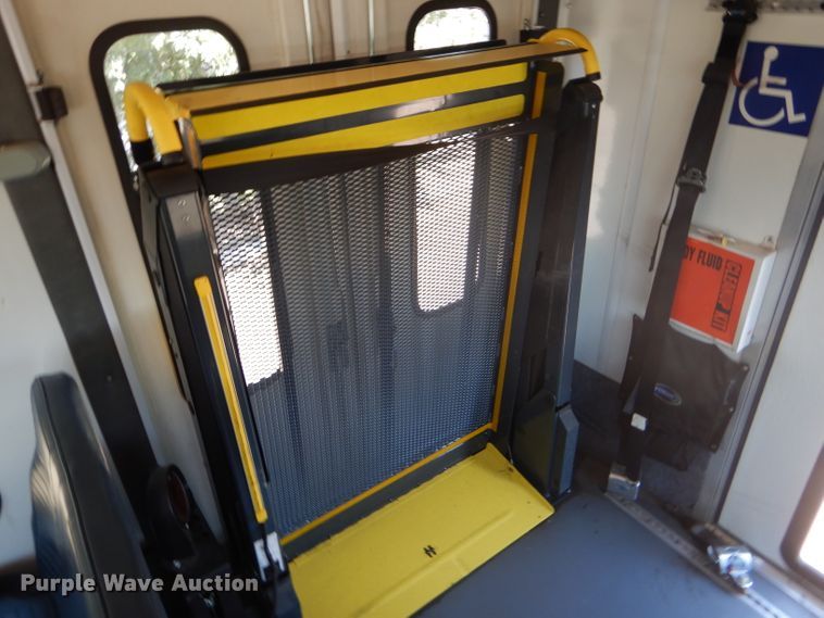 image for item GH9594 2010 Ford Econoline E450 Super Duty Eldorado shuttle bus