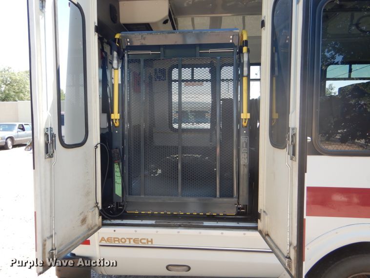 image for item GH9594 2010 Ford Econoline E450 Super Duty Eldorado shuttle bus