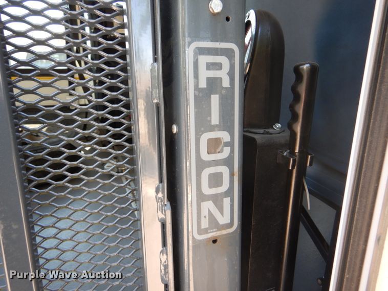 image for item GH9594 2010 Ford Econoline E450 Super Duty Eldorado shuttle bus