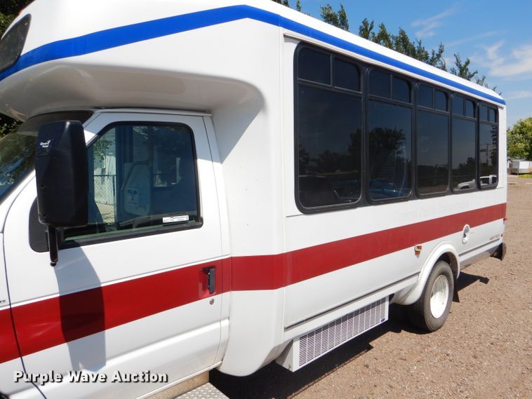 image for item GH9594 2010 Ford Econoline E450 Super Duty Eldorado shuttle bus