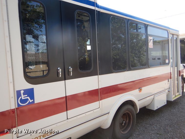 image for item GH9594 2010 Ford Econoline E450 Super Duty Eldorado shuttle bus