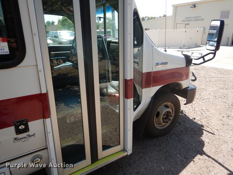 image for item GH9594 2010 Ford Econoline E450 Super Duty Eldorado shuttle bus