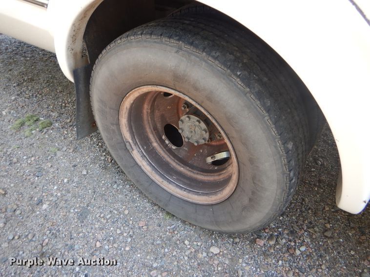 image for item GH9594 2010 Ford Econoline E450 Super Duty Eldorado shuttle bus