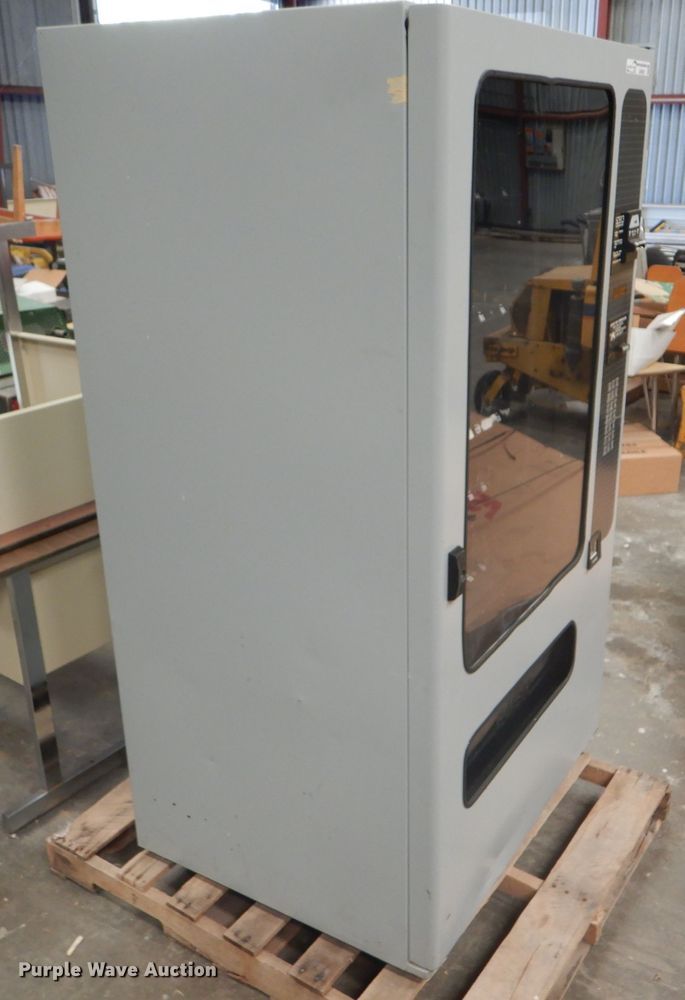 image for item GH9637 FSI 3076 vending machine
