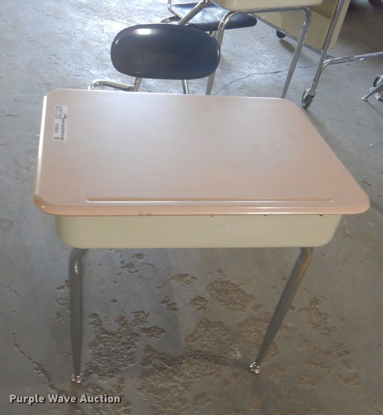 image for item GH9641 Approximately 34 student desks