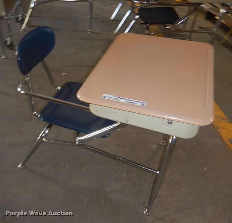image for item GH9641 Approximately 34 student desks
