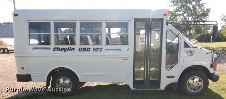 image for item GH9654 2001 Chevrolet Express 3500 Girardin school bus