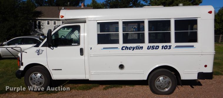 image for item GH9654 2001 Chevrolet Express 3500 Girardin school bus