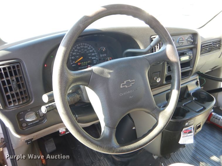 image for item GH9654 2001 Chevrolet Express 3500 Girardin school bus