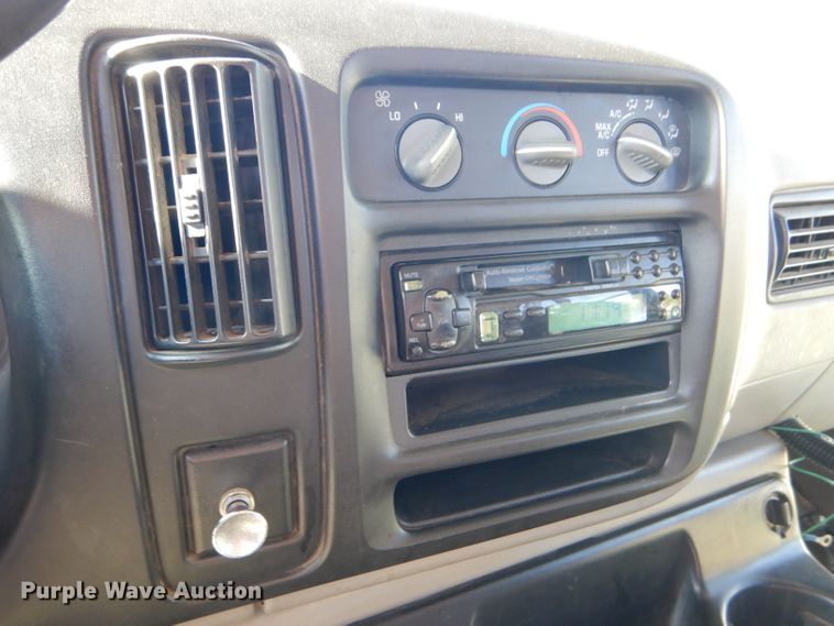 image for item GH9654 2001 Chevrolet Express 3500 Girardin school bus