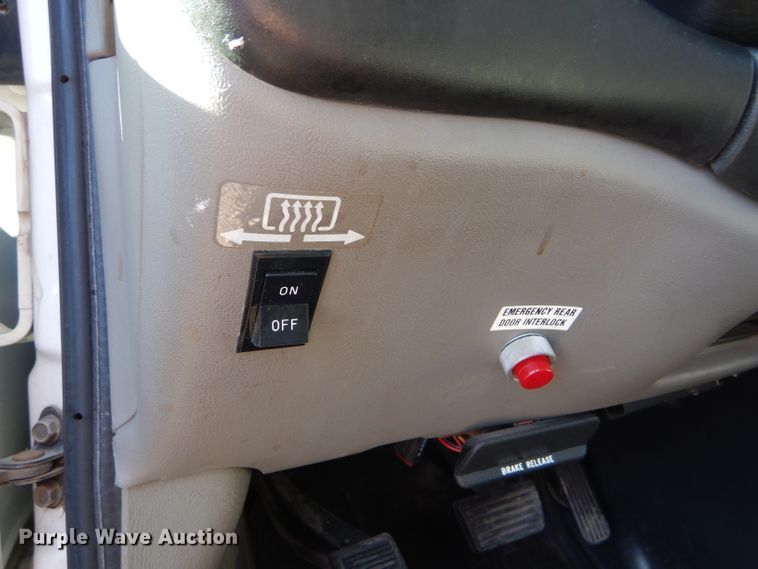 image for item GH9654 2001 Chevrolet Express 3500 Girardin school bus