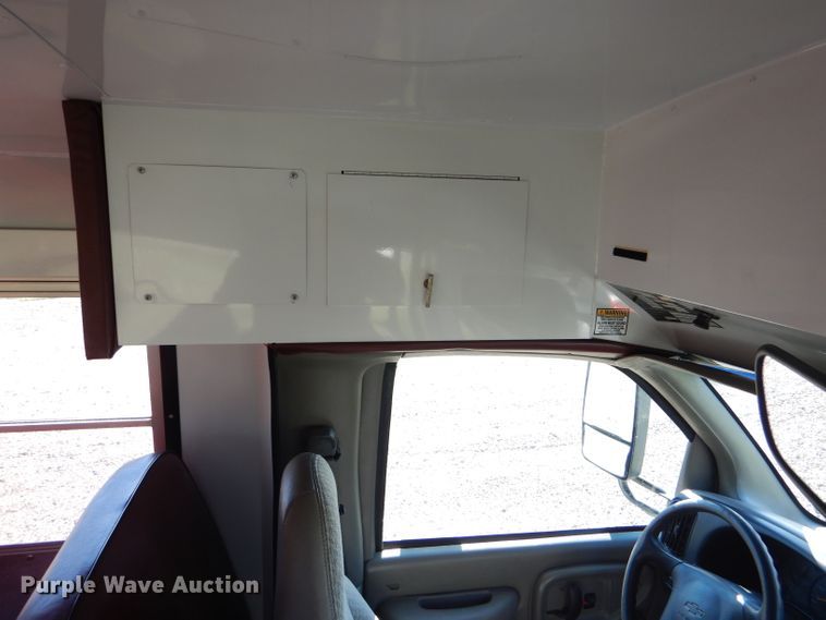 image for item GH9654 2001 Chevrolet Express 3500 Girardin school bus