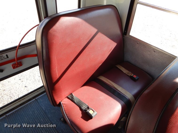 image for item GH9654 2001 Chevrolet Express 3500 Girardin school bus