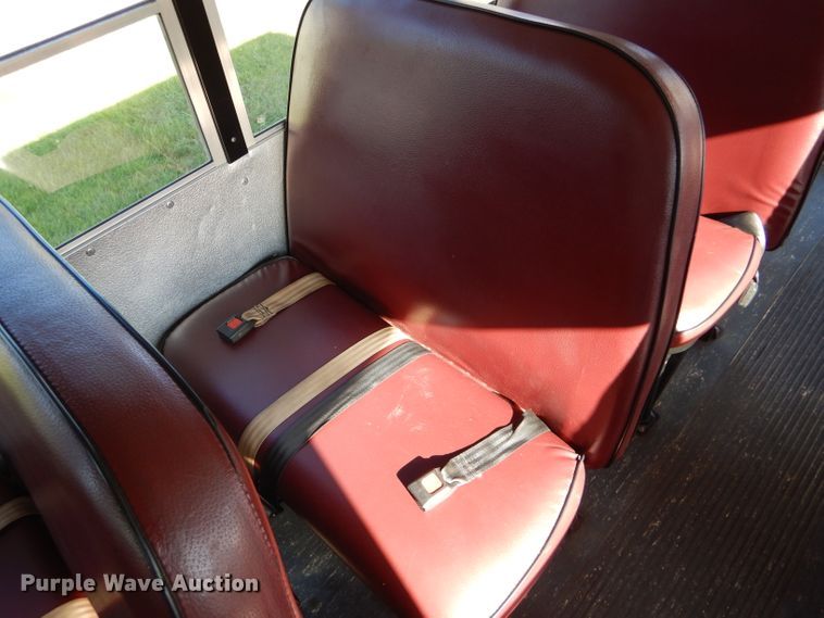 image for item GH9654 2001 Chevrolet Express 3500 Girardin school bus