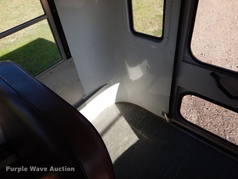 image for item GH9654 2001 Chevrolet Express 3500 Girardin school bus