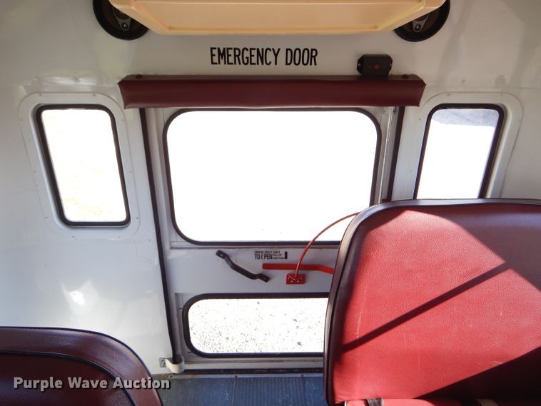 image for item GH9654 2001 Chevrolet Express 3500 Girardin school bus