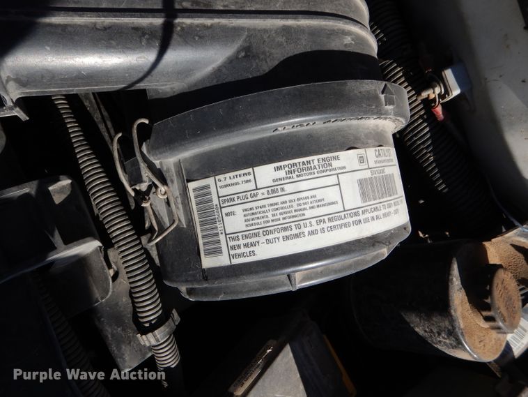 image for item GH9654 2001 Chevrolet Express 3500 Girardin school bus