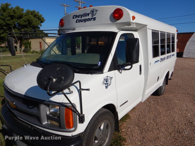 image for item GH9654 2001 Chevrolet Express 3500 Girardin school bus