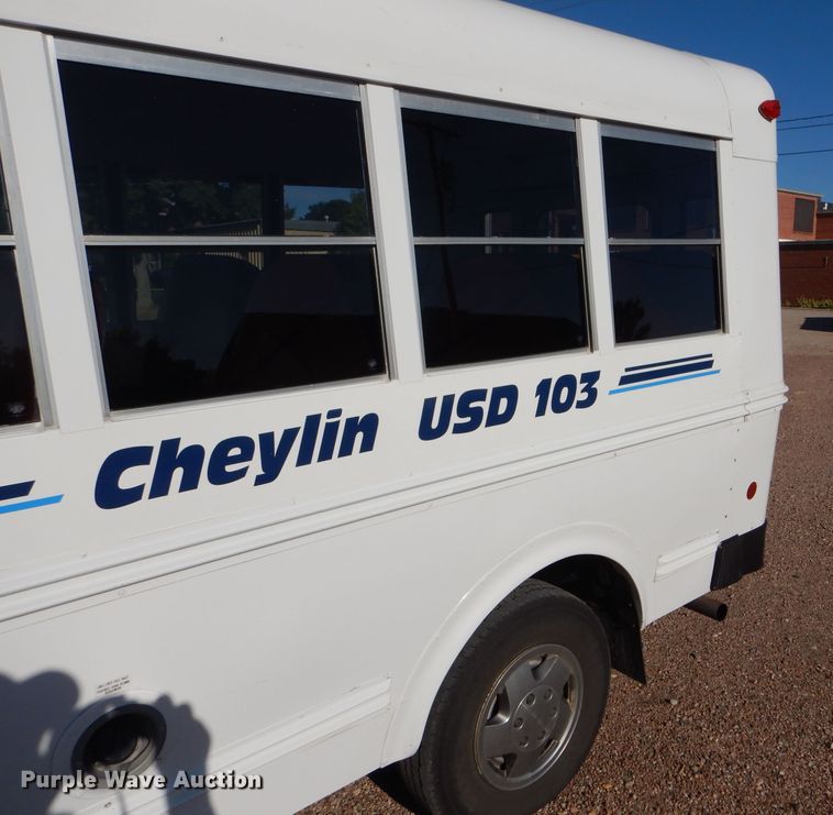 image for item GH9654 2001 Chevrolet Express 3500 Girardin school bus