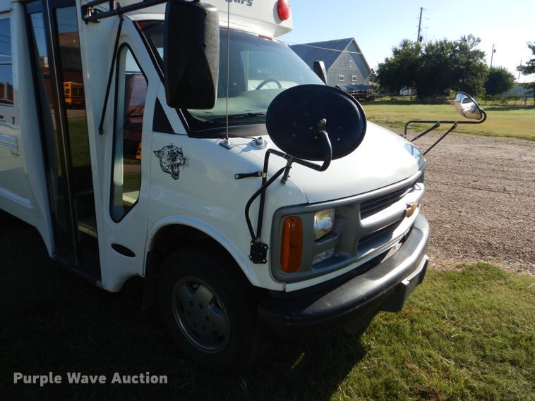 image for item GH9654 2001 Chevrolet Express 3500 Girardin school bus