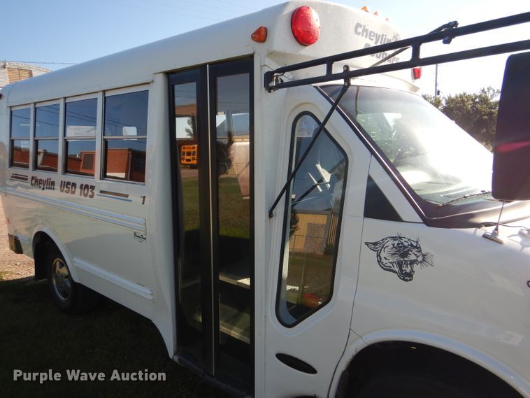 image for item GH9654 2001 Chevrolet Express 3500 Girardin school bus