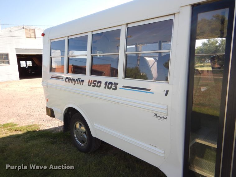 image for item GH9654 2001 Chevrolet Express 3500 Girardin school bus