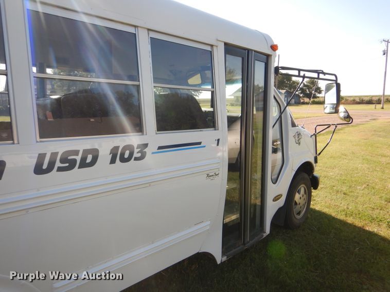 image for item GH9654 2001 Chevrolet Express 3500 Girardin school bus