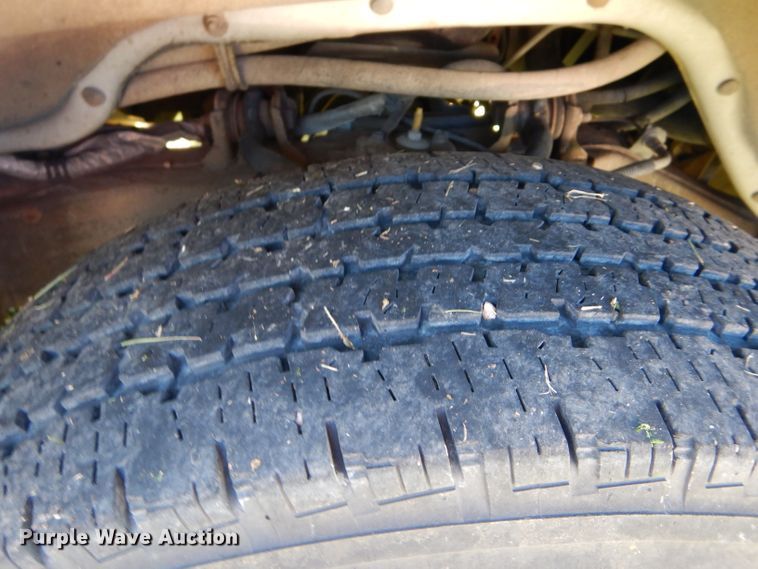 image for item GH9654 2001 Chevrolet Express 3500 Girardin school bus