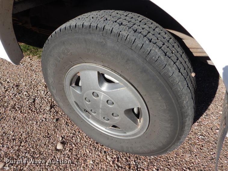 image for item GH9654 2001 Chevrolet Express 3500 Girardin school bus